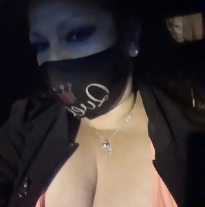 Meet your Posher, Monica